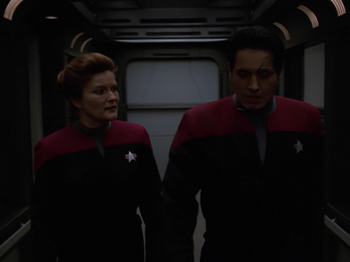 extant_StarTrek_VOY_7x11-Shattered_1223.jpg