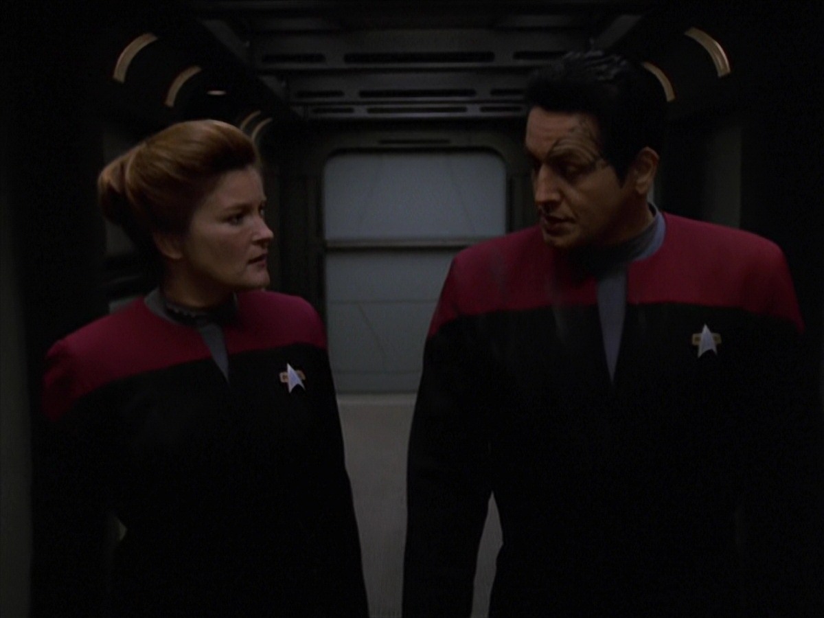 extant_StarTrek_VOY_7x11-Shattered_1225.jpg