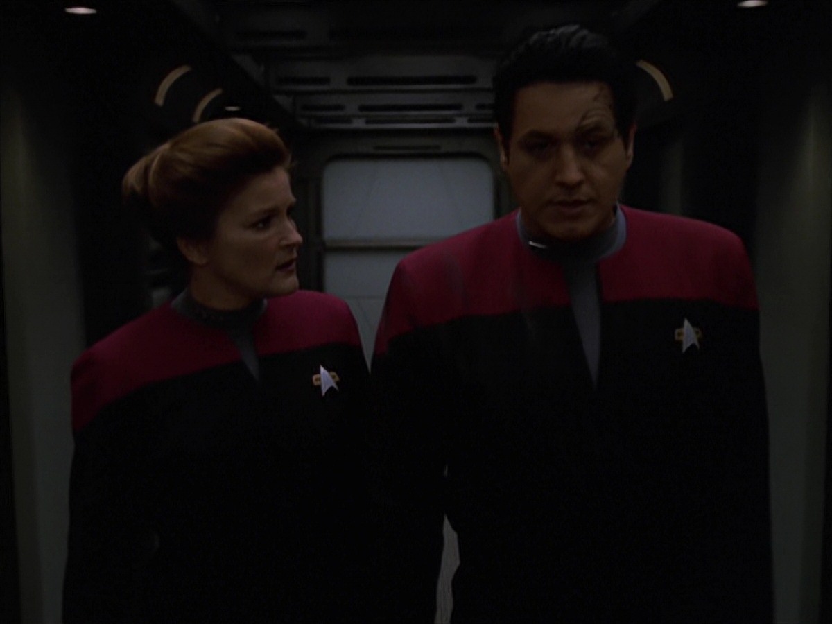 extant_StarTrek_VOY_7x11-Shattered_1226.jpg