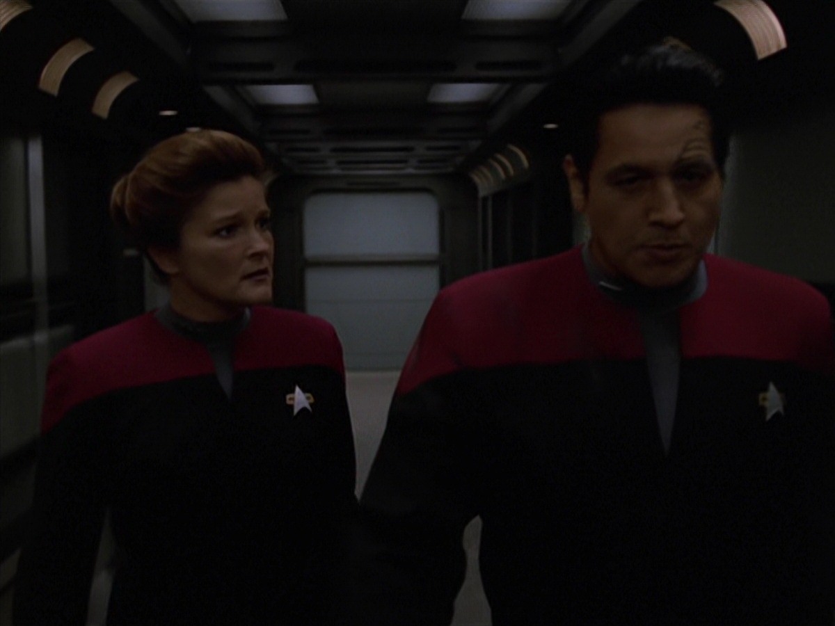 extant_StarTrek_VOY_7x11-Shattered_1230.jpg