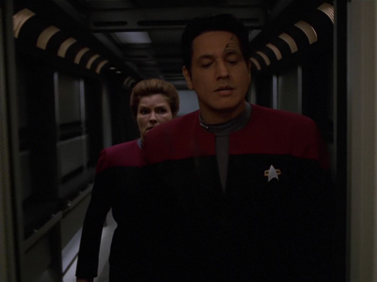 extant_StarTrek_VOY_7x11-Shattered_1233.jpg