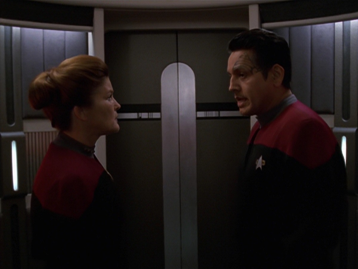 extant_StarTrek_VOY_7x11-Shattered_1238.jpg