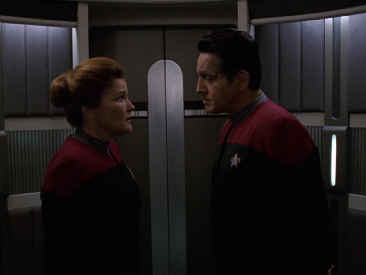extant_StarTrek_VOY_7x11-Shattered_1277.jpg