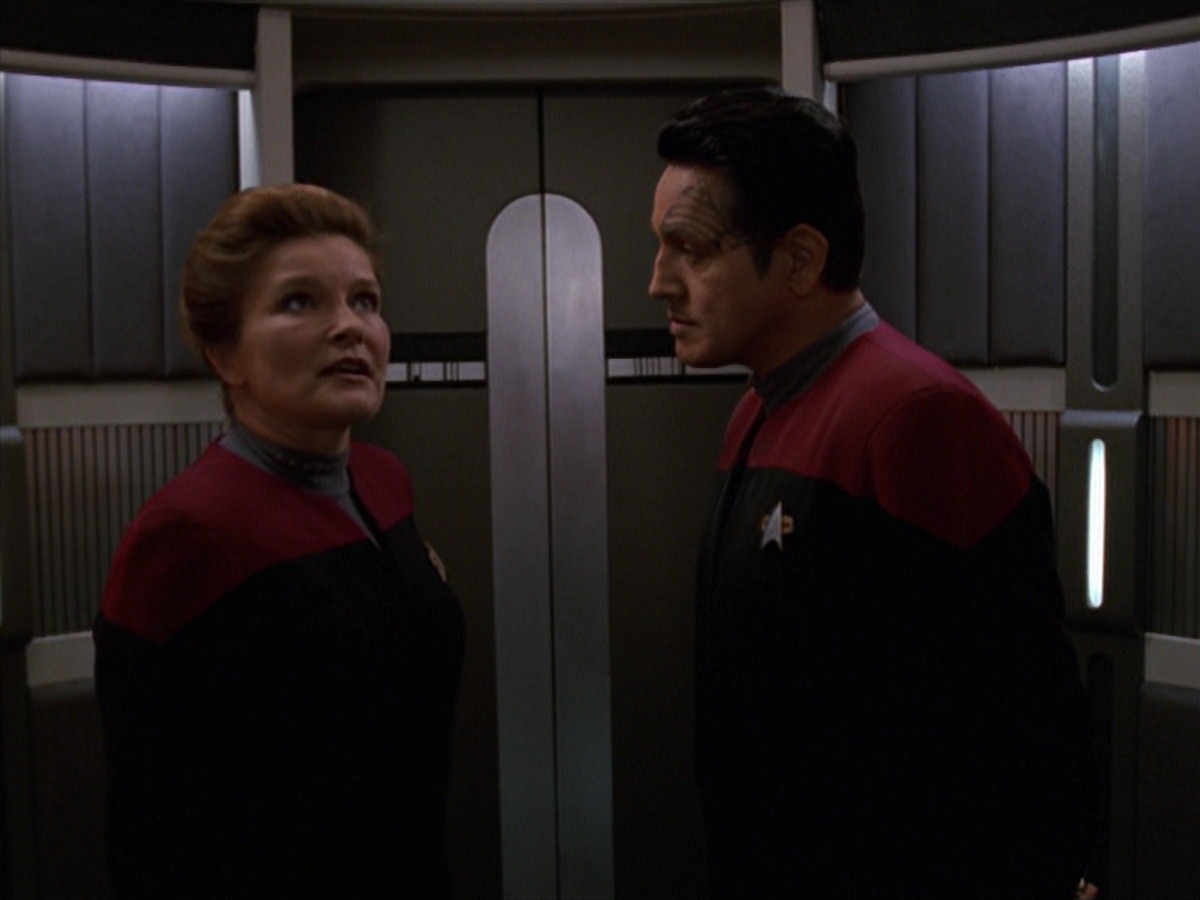 extant_StarTrek_VOY_7x11-Shattered_1280.jpg