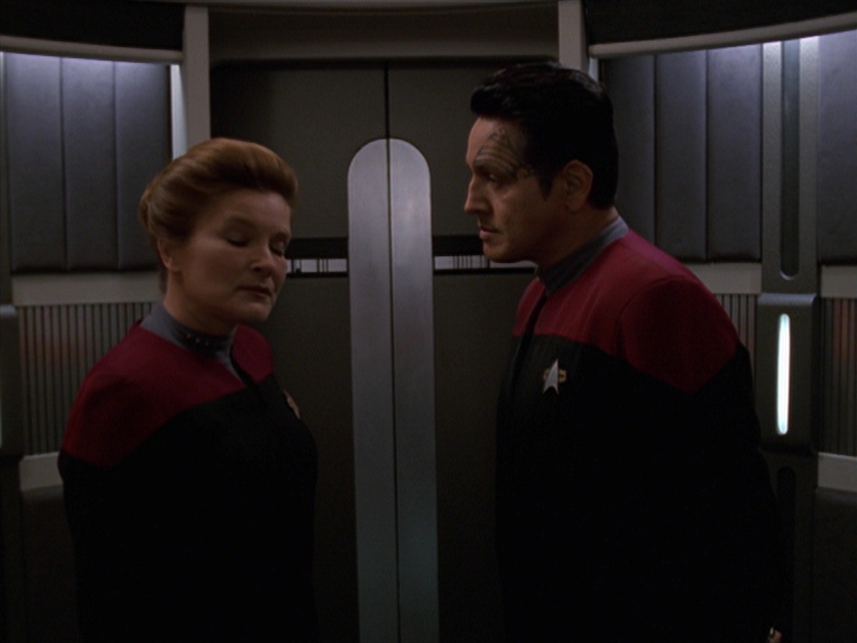 extant_StarTrek_VOY_7x11-Shattered_1281.jpg