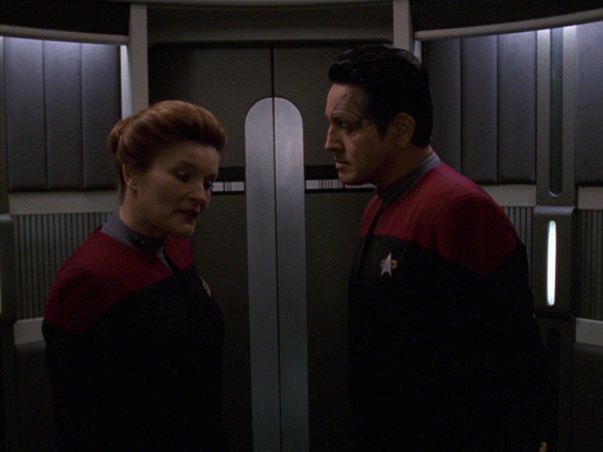 extant_StarTrek_VOY_7x11-Shattered_1282.jpg