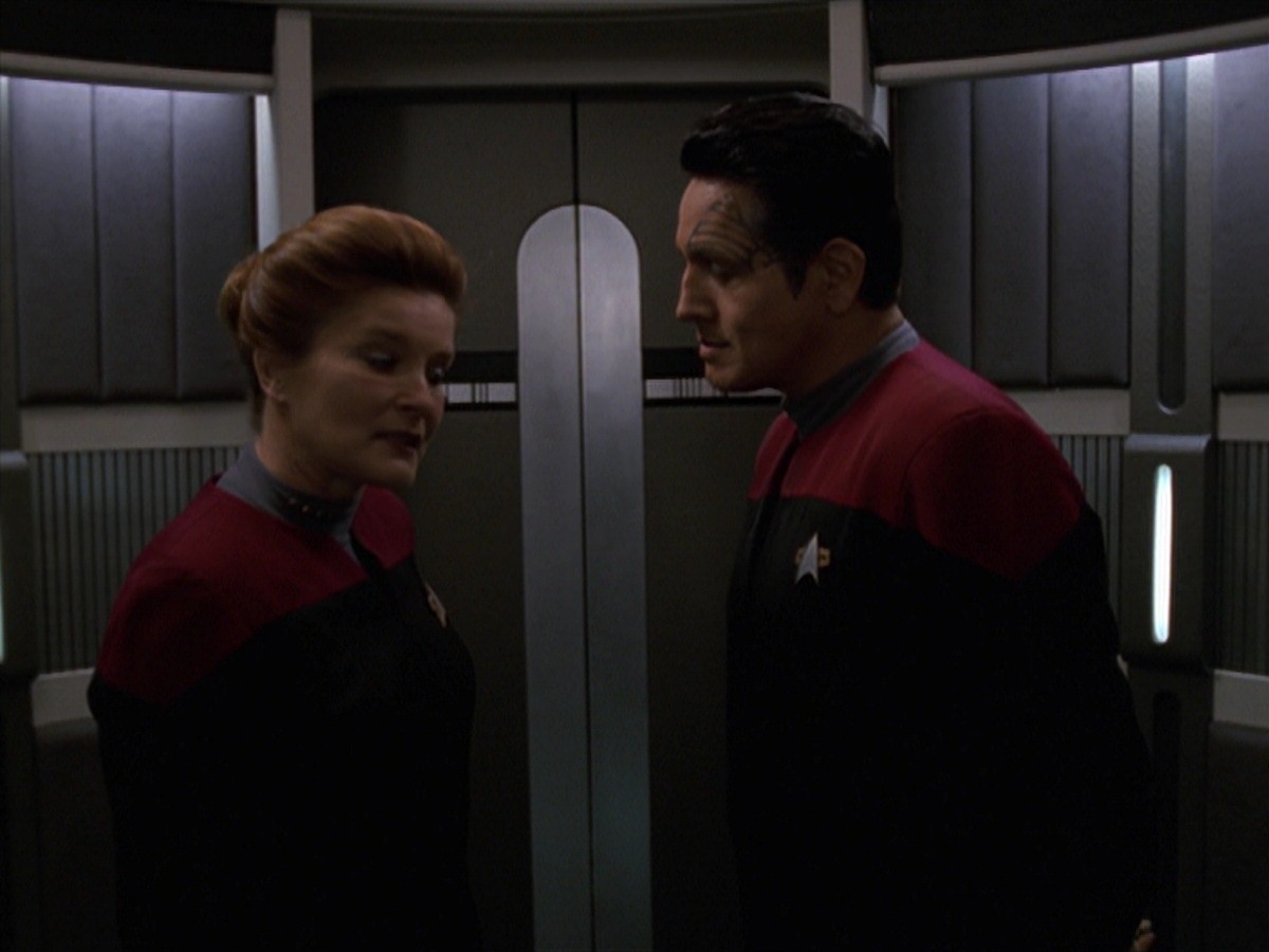 extant_StarTrek_VOY_7x11-Shattered_1284.jpg