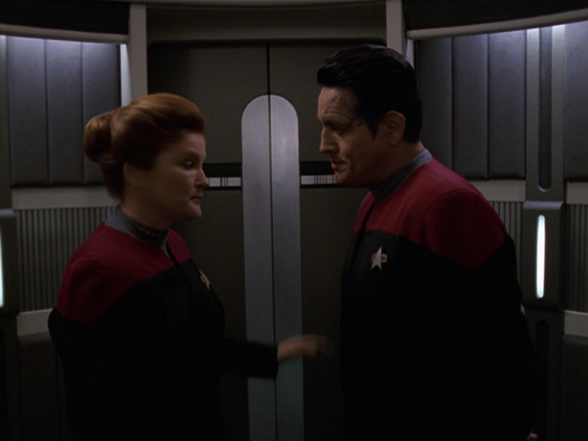 extant_StarTrek_VOY_7x11-Shattered_1287.jpg