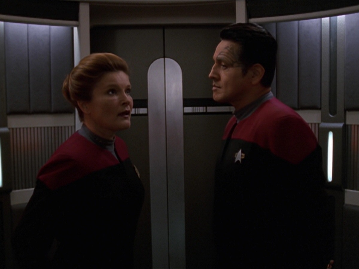 extant_StarTrek_VOY_7x11-Shattered_1288.jpg