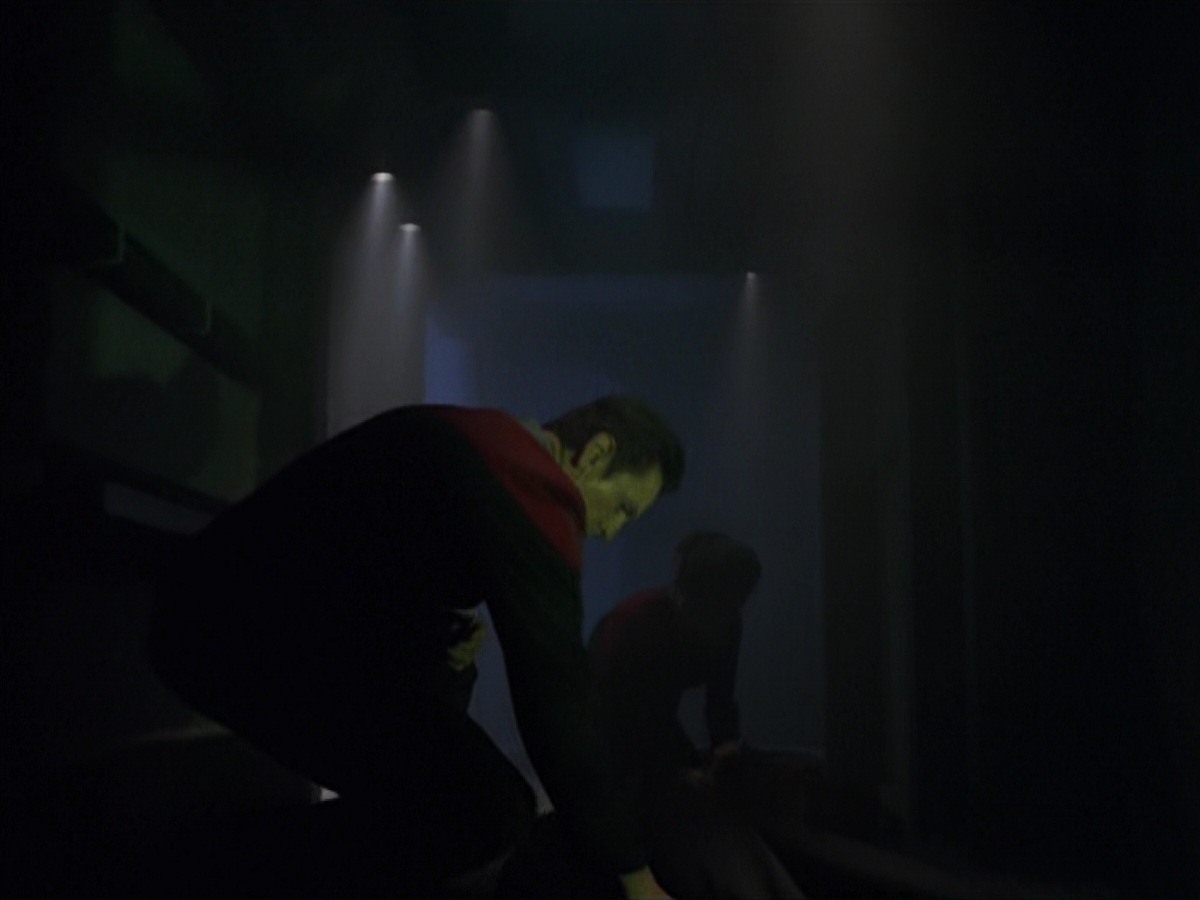 extant_StarTrek_VOY_7x11-Shattered_1296.jpg