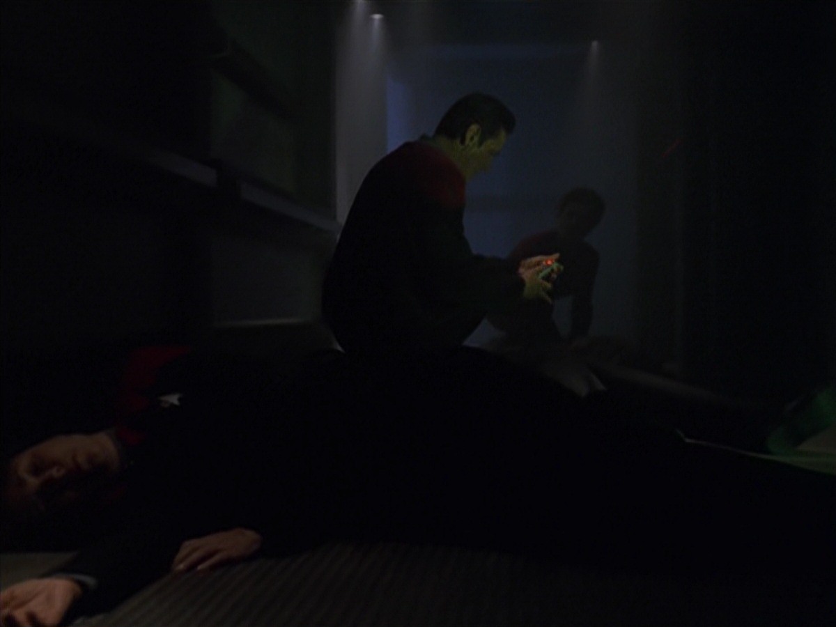 extant_StarTrek_VOY_7x11-Shattered_1298.jpg