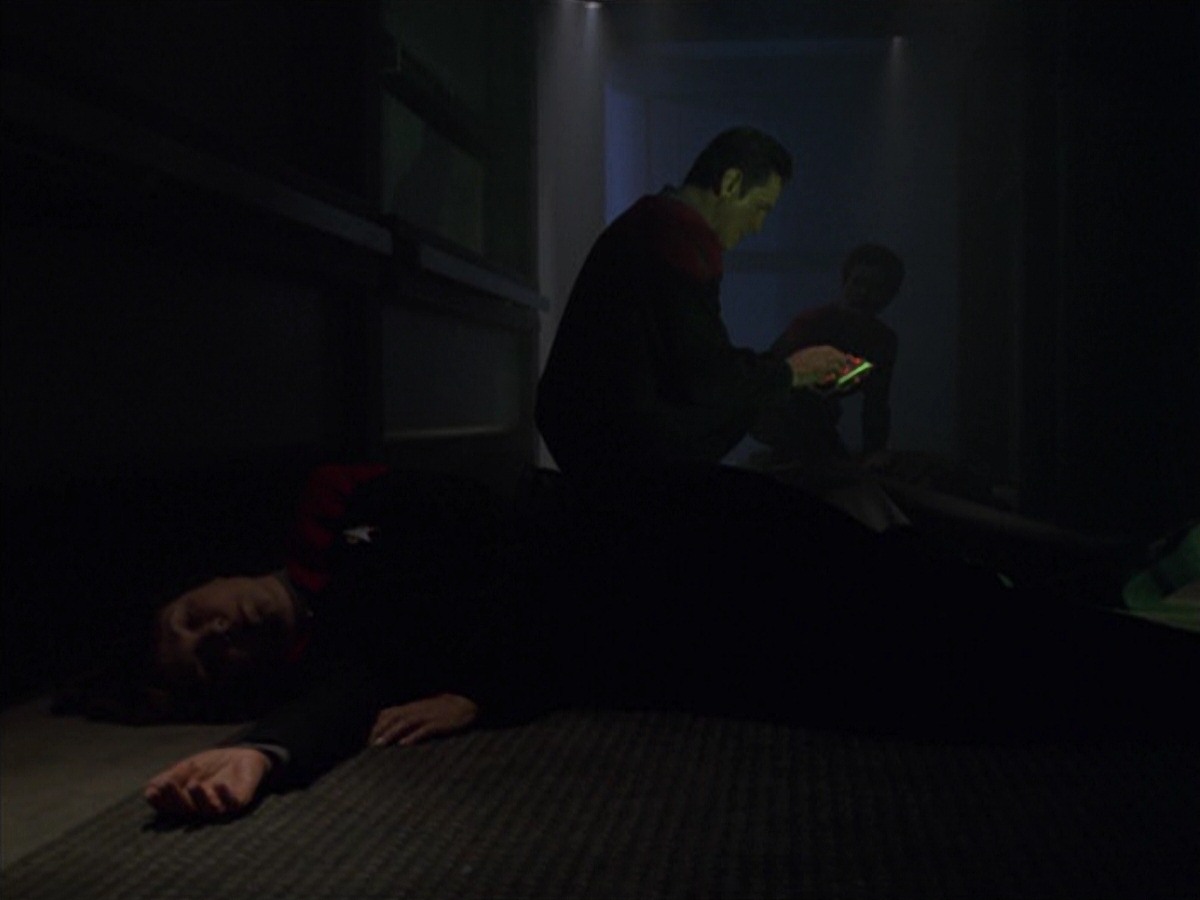 extant_StarTrek_VOY_7x11-Shattered_1300.jpg