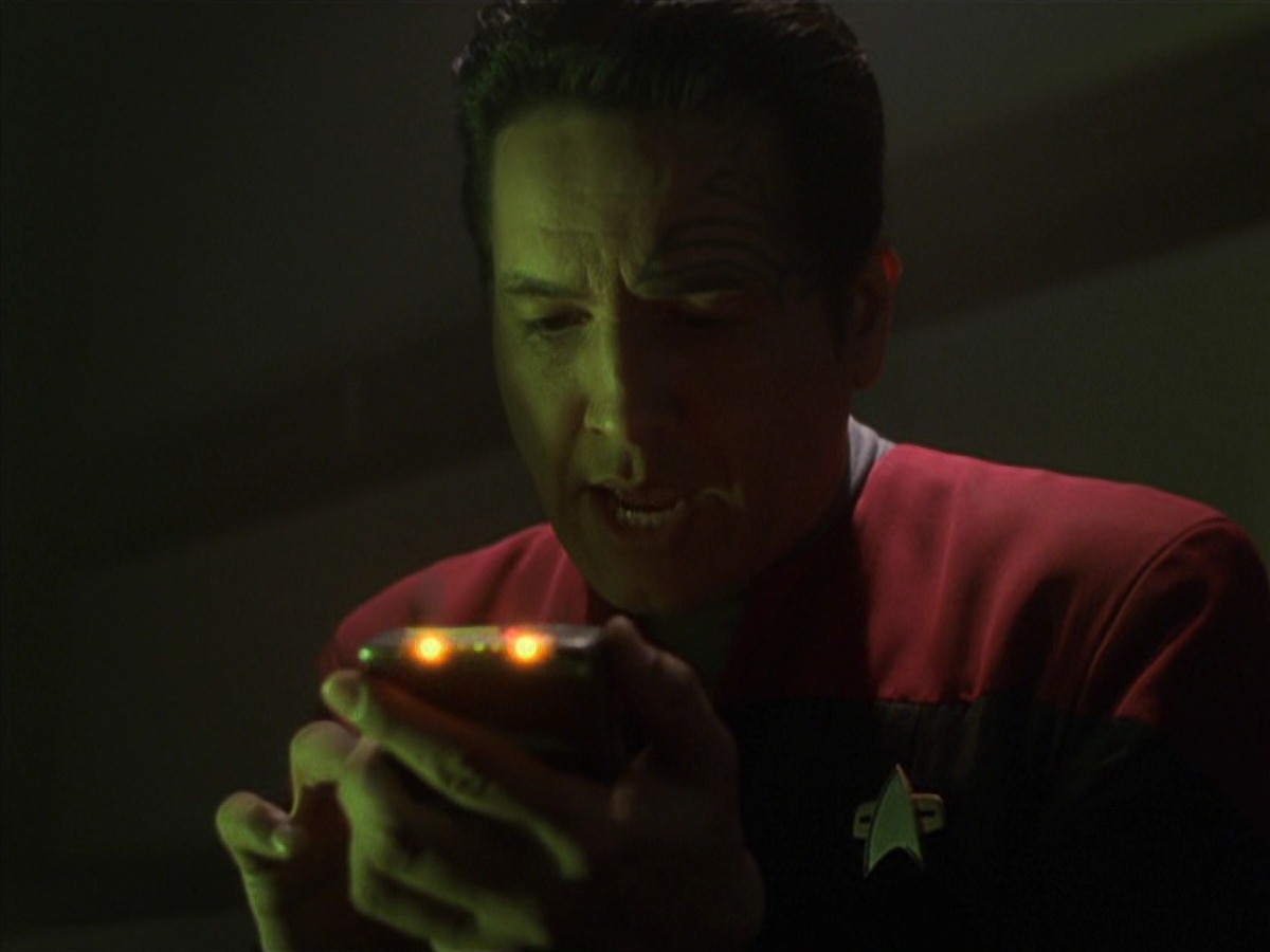 extant_StarTrek_VOY_7x11-Shattered_1307.jpg