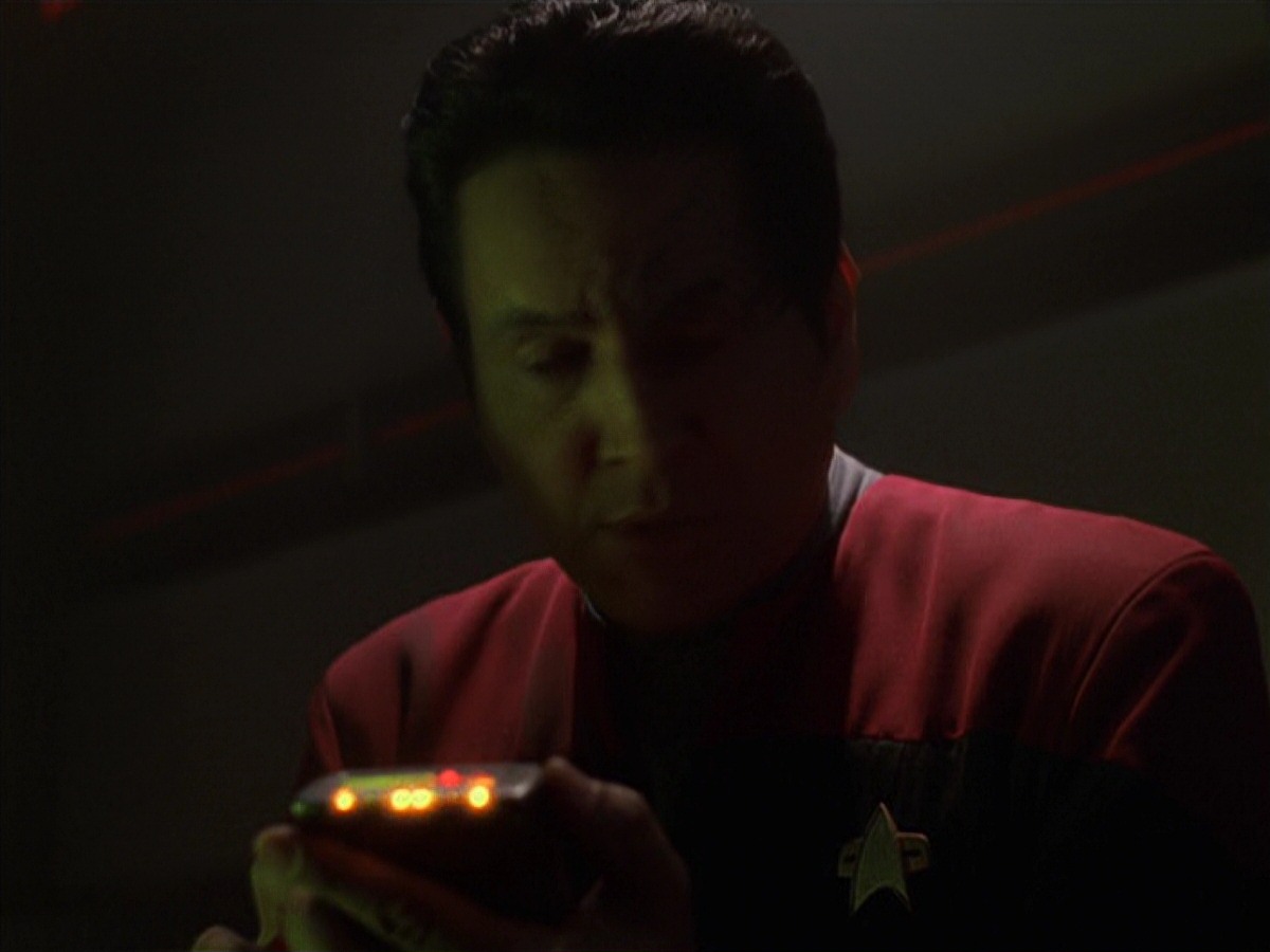 extant_StarTrek_VOY_7x11-Shattered_1313.jpg