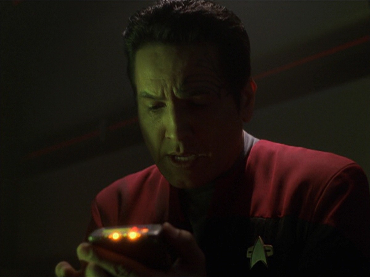 extant_StarTrek_VOY_7x11-Shattered_1315.jpg