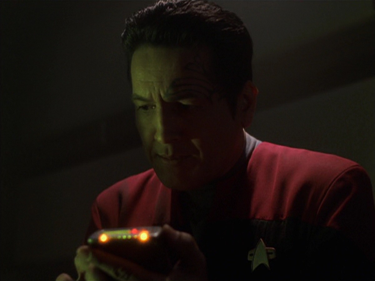 extant_StarTrek_VOY_7x11-Shattered_1317.jpg