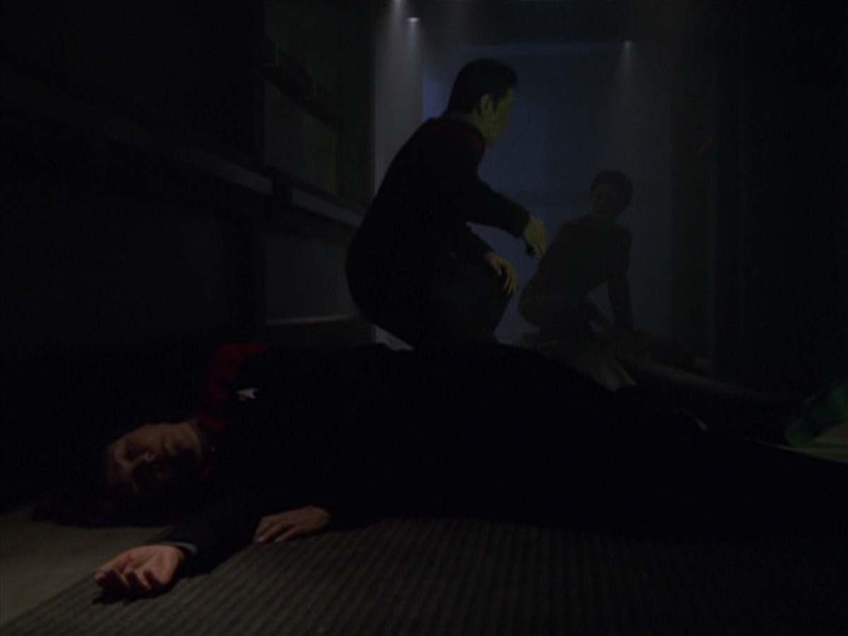 extant_StarTrek_VOY_7x11-Shattered_1325.jpg