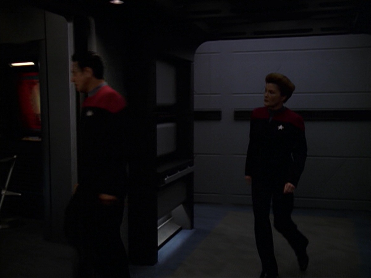 extant_StarTrek_VOY_7x11-Shattered_1335.jpg