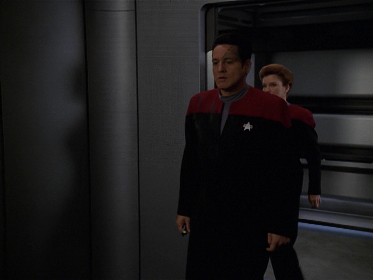 extant_StarTrek_VOY_7x11-Shattered_1339.jpg