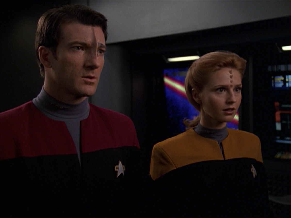 extant_StarTrek_VOY_7x11-Shattered_1363.jpg