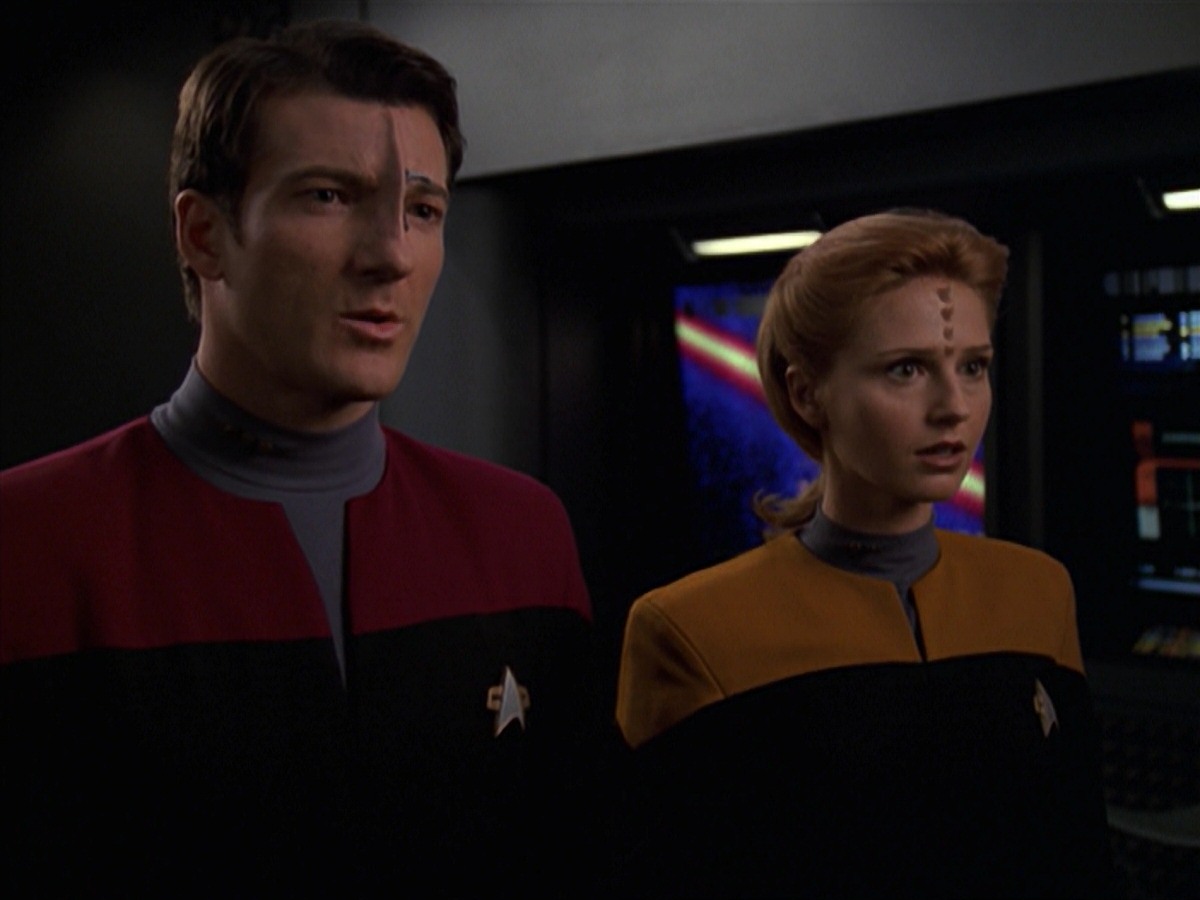 extant_StarTrek_VOY_7x11-Shattered_1364.jpg