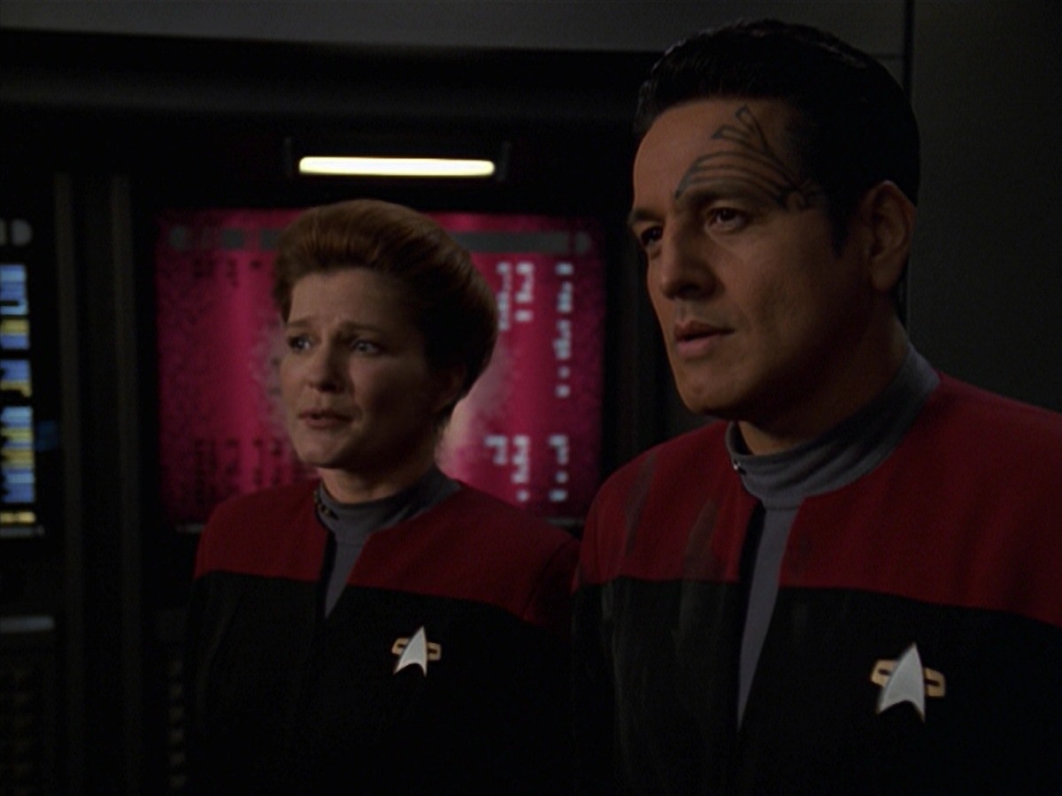 extant_StarTrek_VOY_7x11-Shattered_1372.jpg