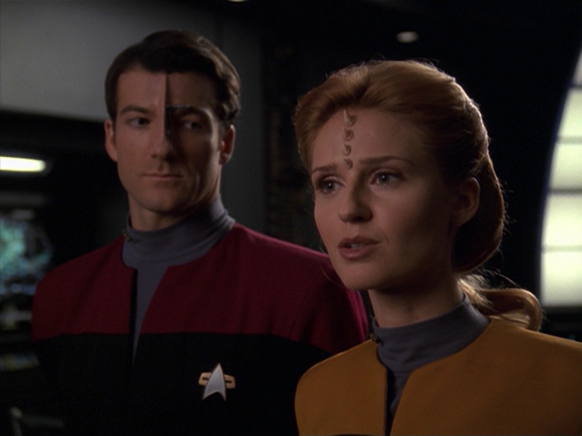 extant_StarTrek_VOY_7x11-Shattered_1398.jpg