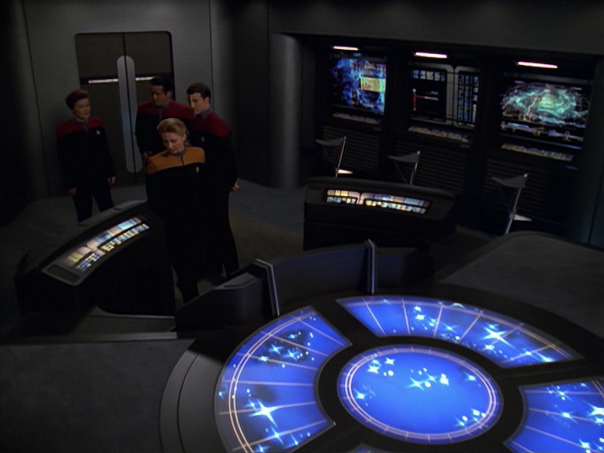 extant_StarTrek_VOY_7x11-Shattered_1408.jpg