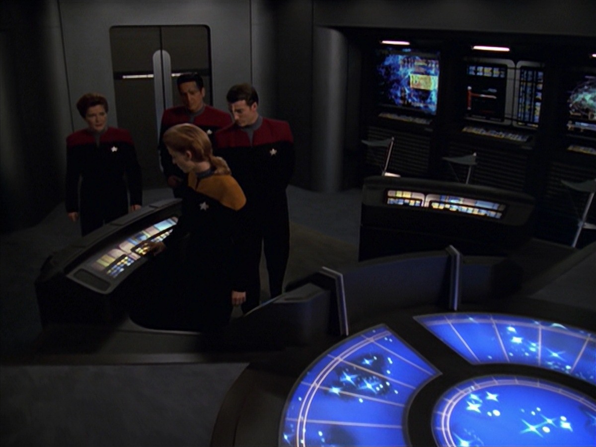 extant_StarTrek_VOY_7x11-Shattered_1410.jpg