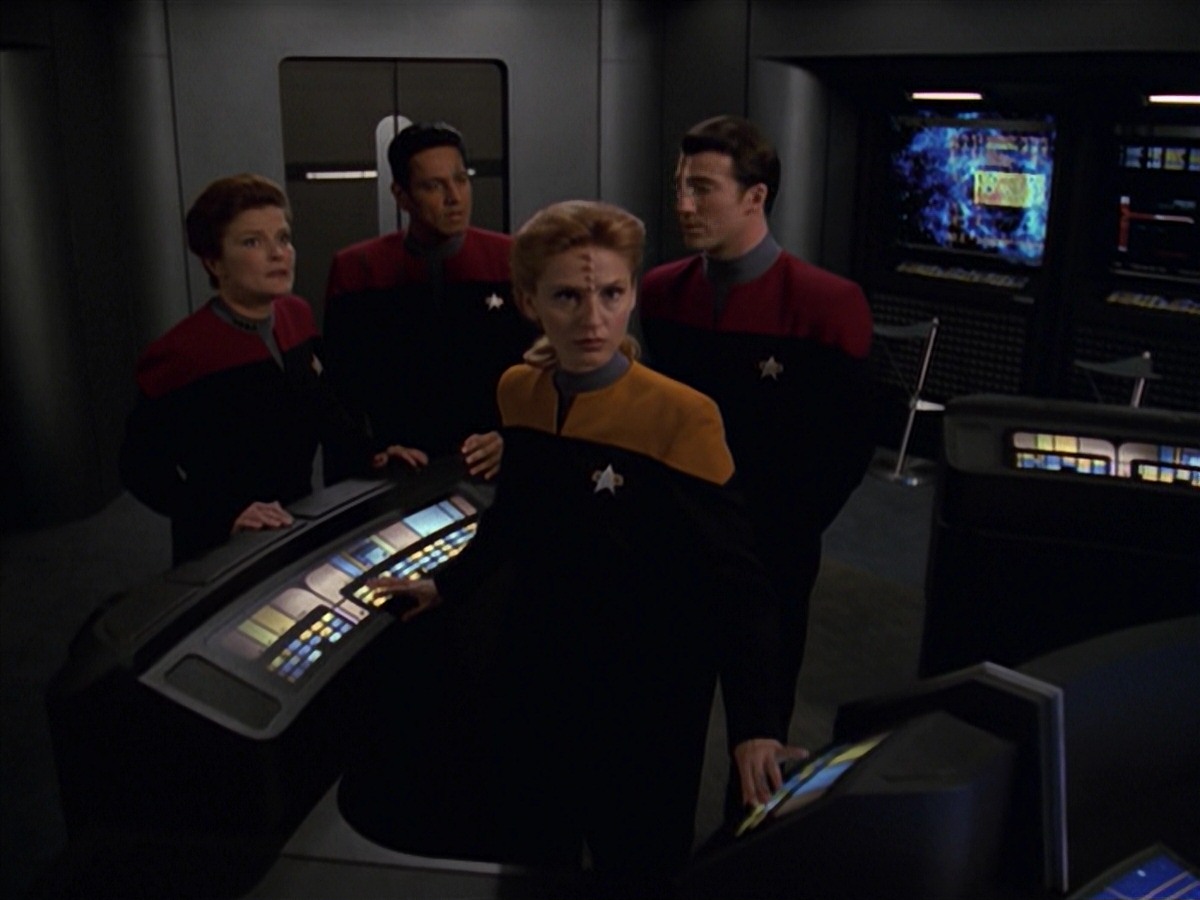 extant_StarTrek_VOY_7x11-Shattered_1414.jpg