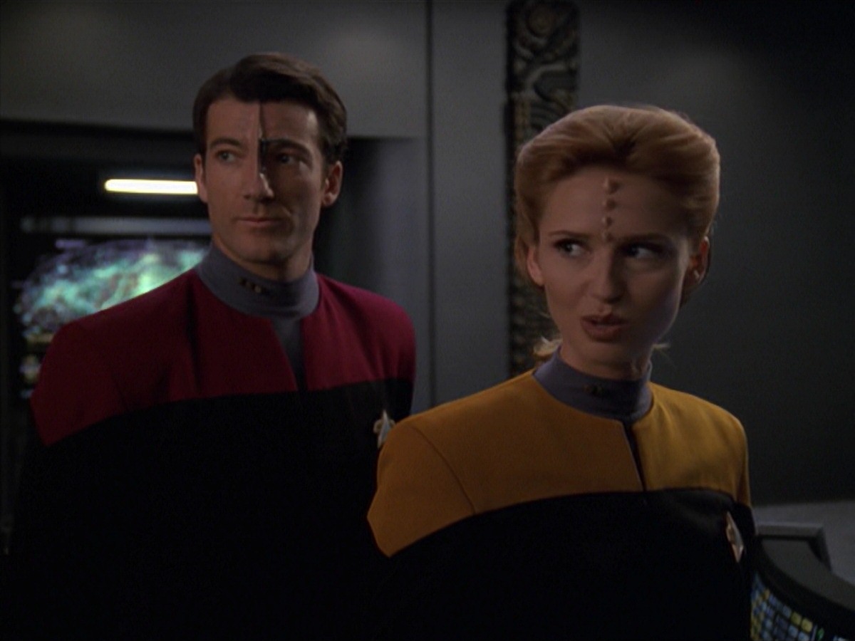 extant_StarTrek_VOY_7x11-Shattered_1447.jpg