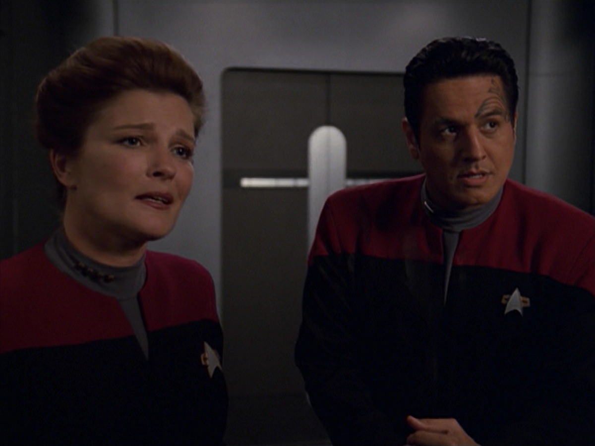 extant_StarTrek_VOY_7x11-Shattered_1466.jpg