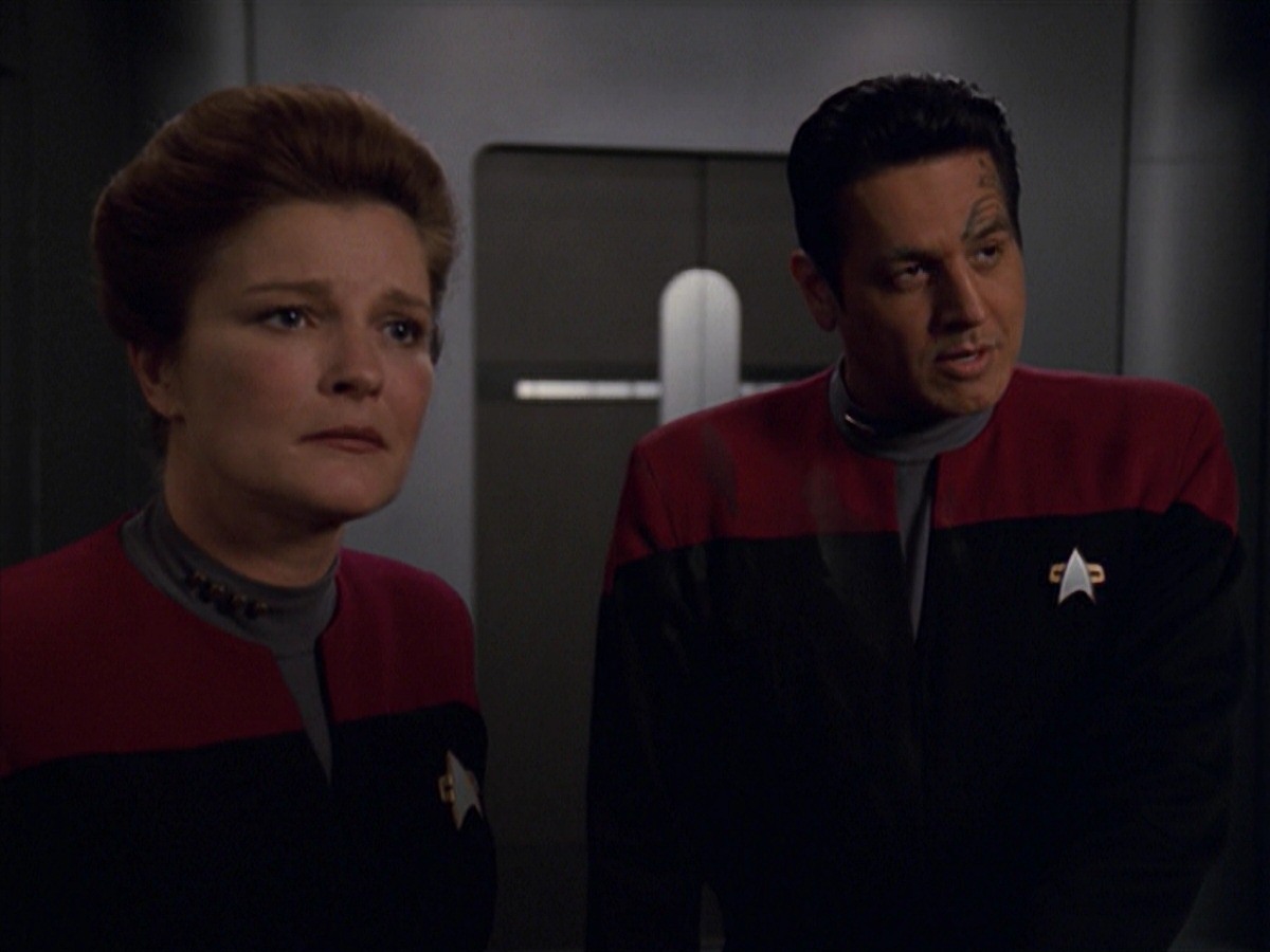 extant_StarTrek_VOY_7x11-Shattered_1478.jpg