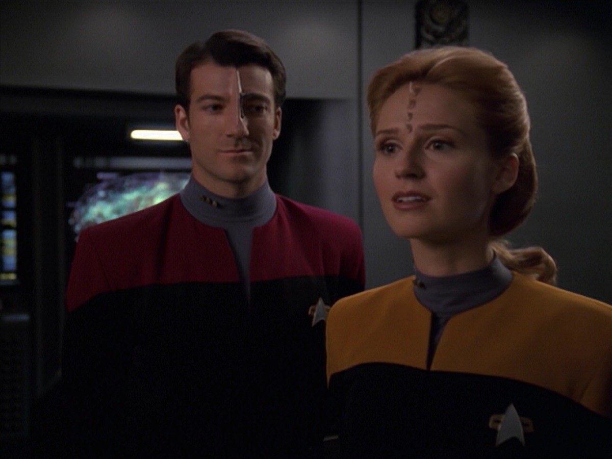 extant_StarTrek_VOY_7x11-Shattered_1484.jpg