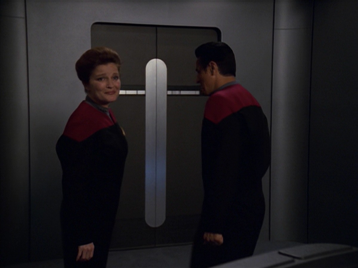 extant_StarTrek_VOY_7x11-Shattered_1513.jpg