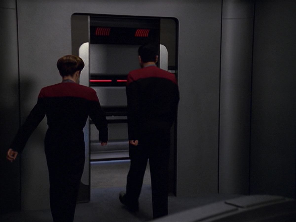 extant_StarTrek_VOY_7x11-Shattered_1515.jpg