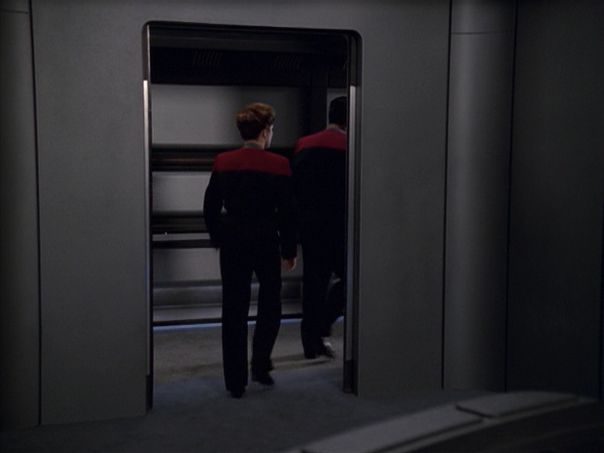 extant_StarTrek_VOY_7x11-Shattered_1517.jpg