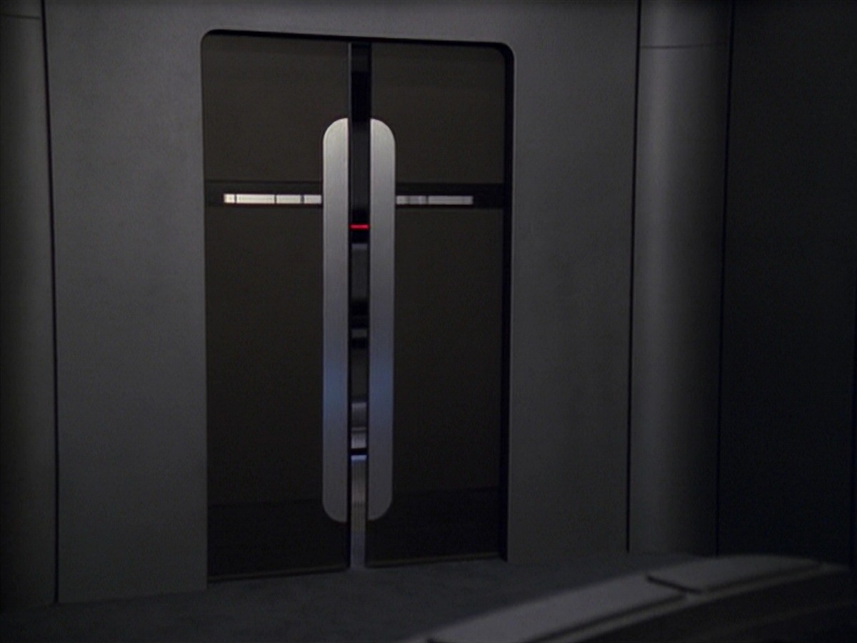 extant_StarTrek_VOY_7x11-Shattered_1519.jpg