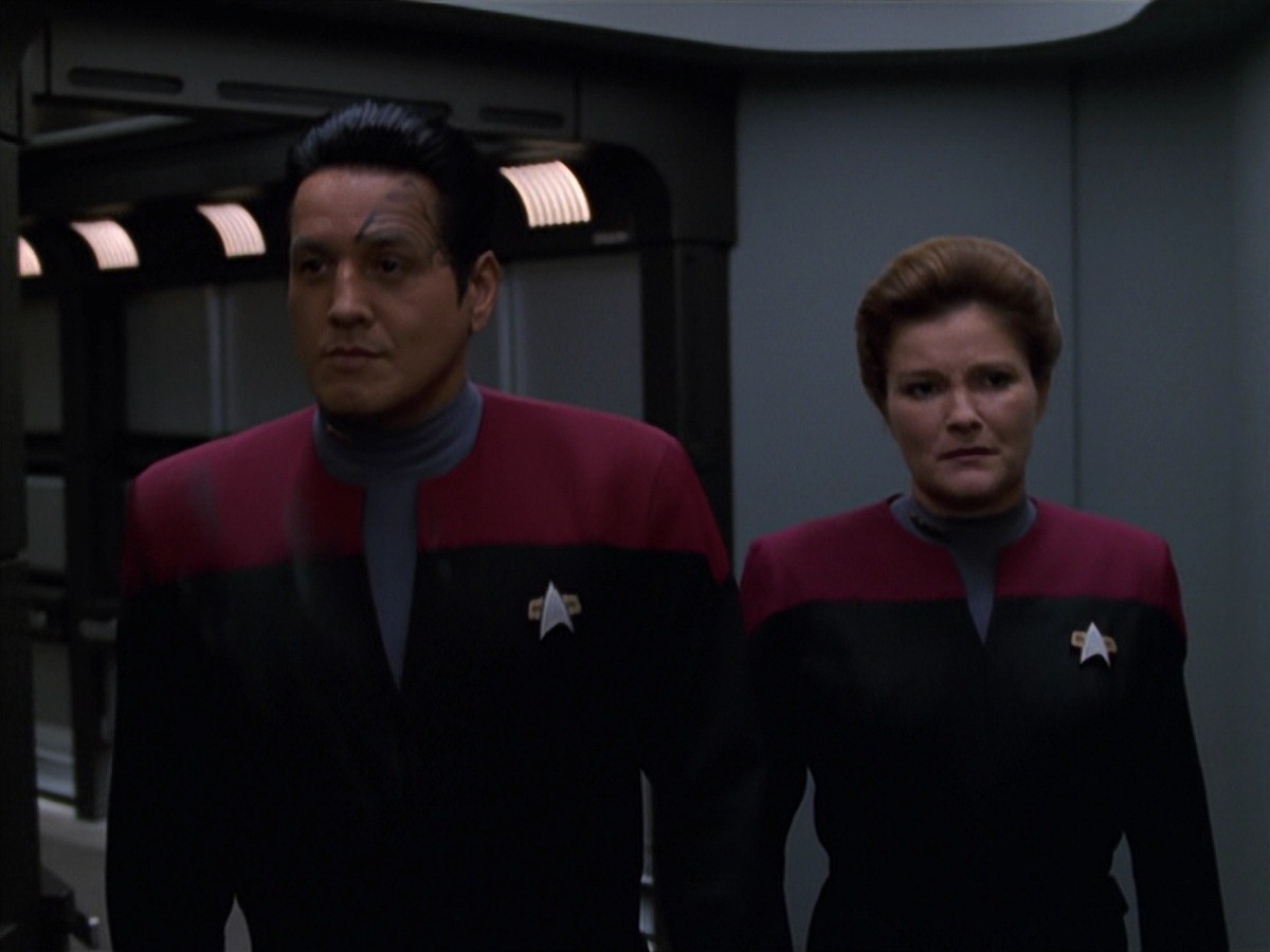 extant_StarTrek_VOY_7x11-Shattered_1520.jpg