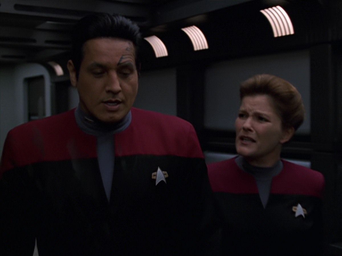 extant_StarTrek_VOY_7x11-Shattered_1525.jpg