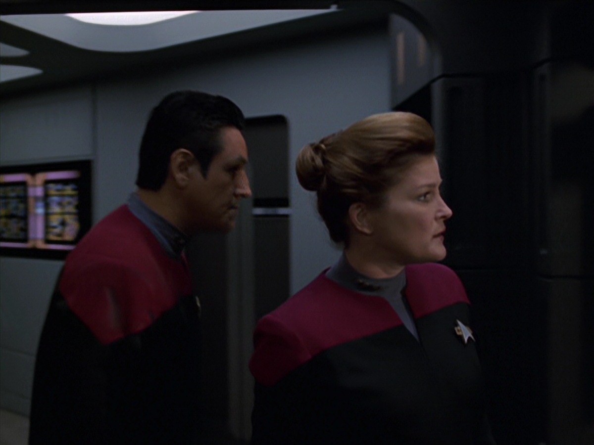 extant_StarTrek_VOY_7x11-Shattered_1532.jpg