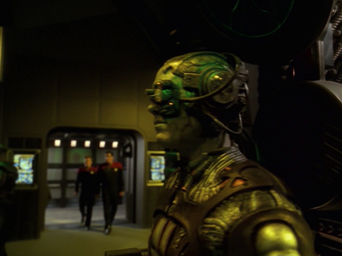 extant_StarTrek_VOY_7x11-Shattered_1535.jpg