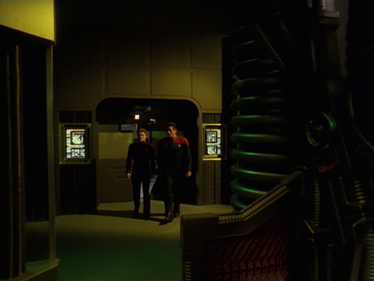 extant_StarTrek_VOY_7x11-Shattered_1537.jpg