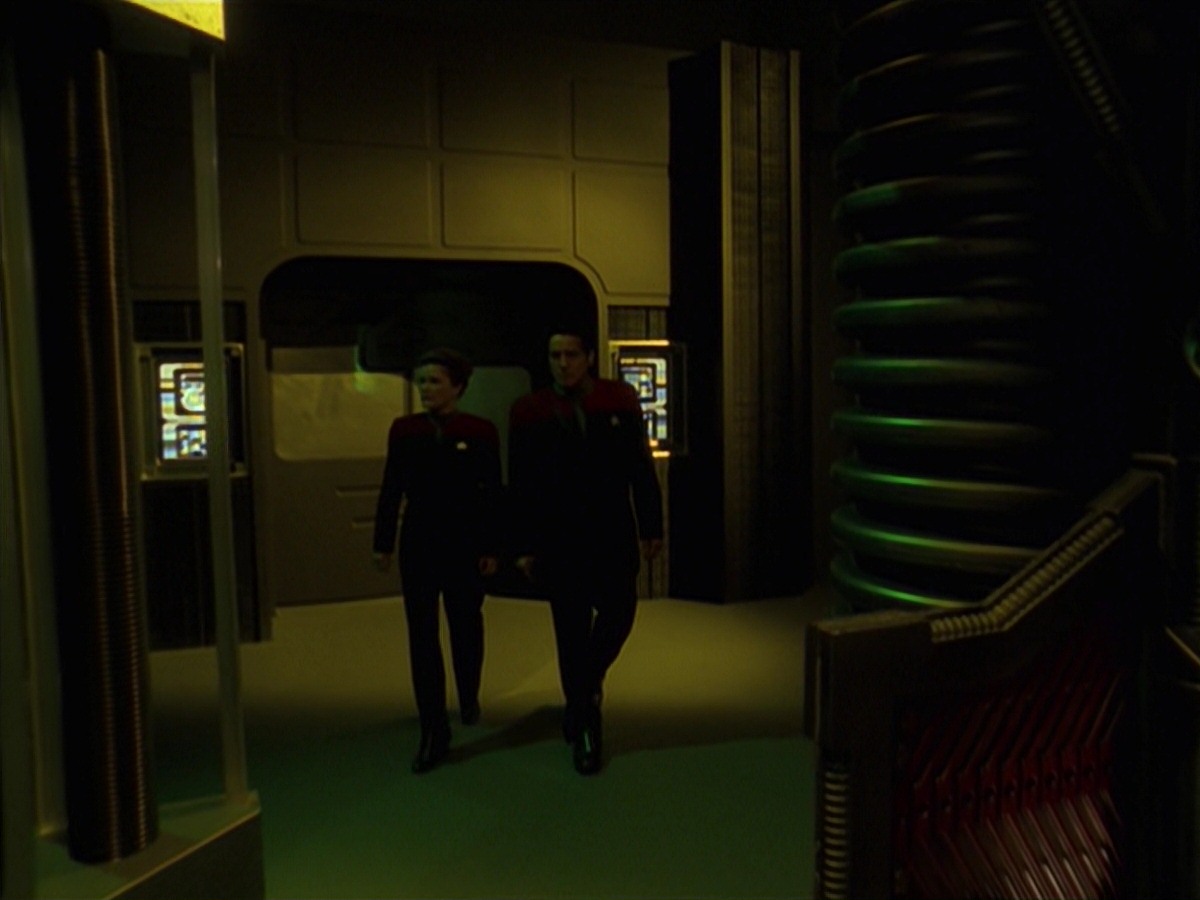 extant_StarTrek_VOY_7x11-Shattered_1540.jpg
