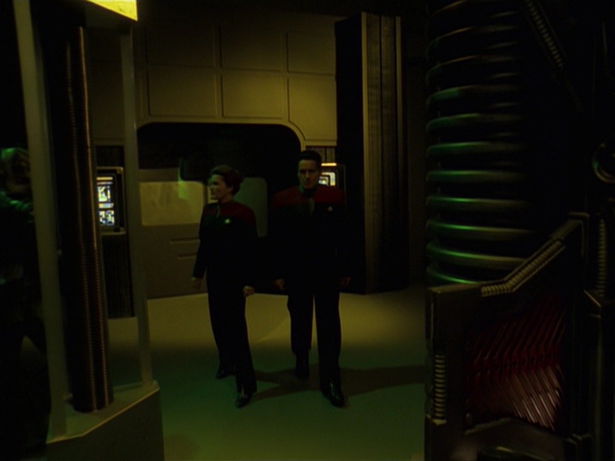 extant_StarTrek_VOY_7x11-Shattered_1541.jpg