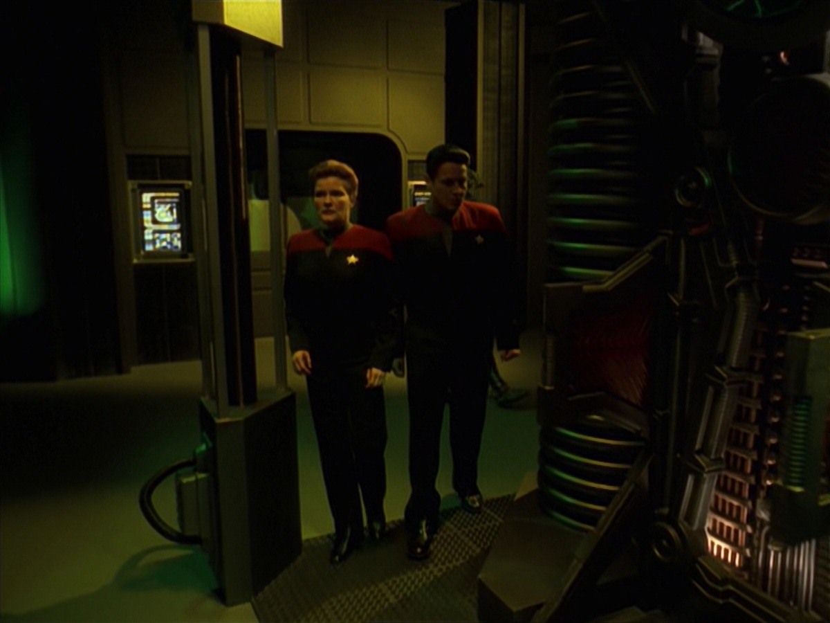 extant_StarTrek_VOY_7x11-Shattered_1545.jpg