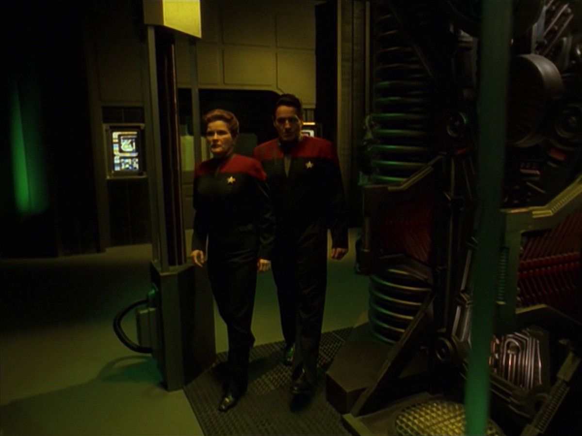 extant_StarTrek_VOY_7x11-Shattered_1546.jpg