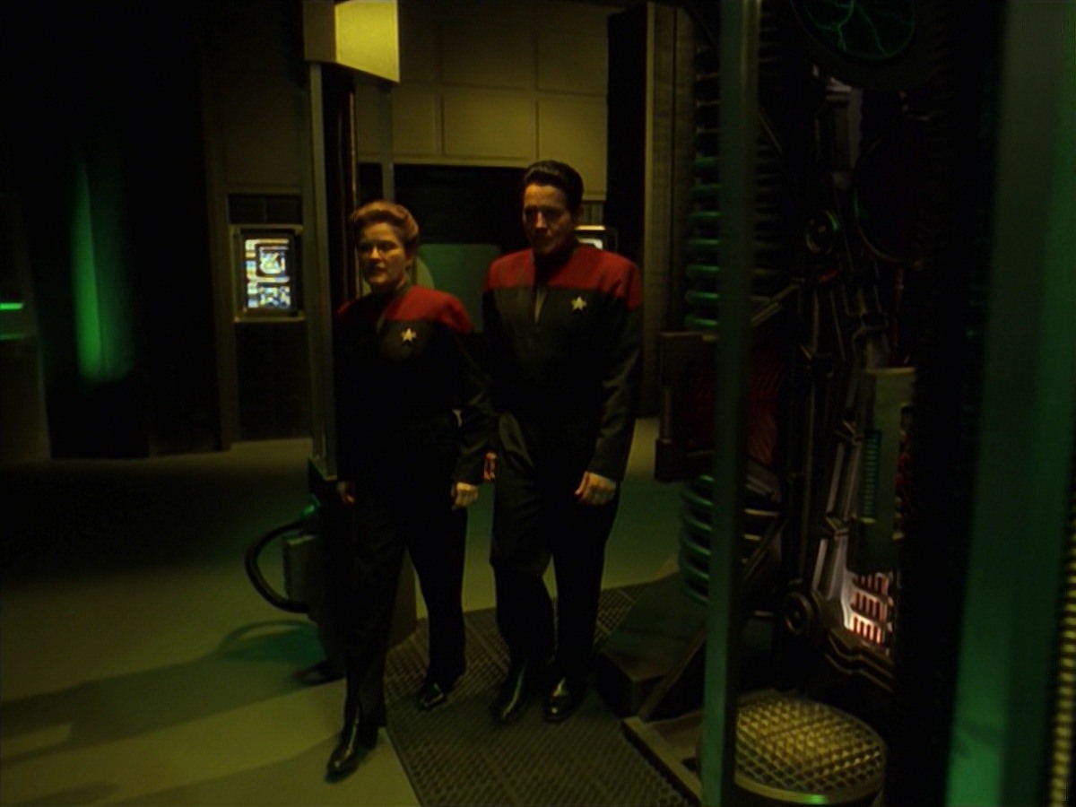 extant_StarTrek_VOY_7x11-Shattered_1547.jpg