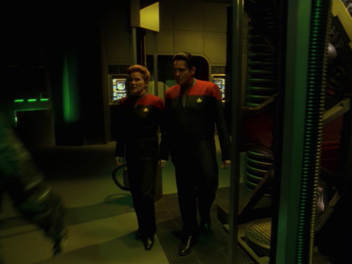extant_StarTrek_VOY_7x11-Shattered_1548.jpg