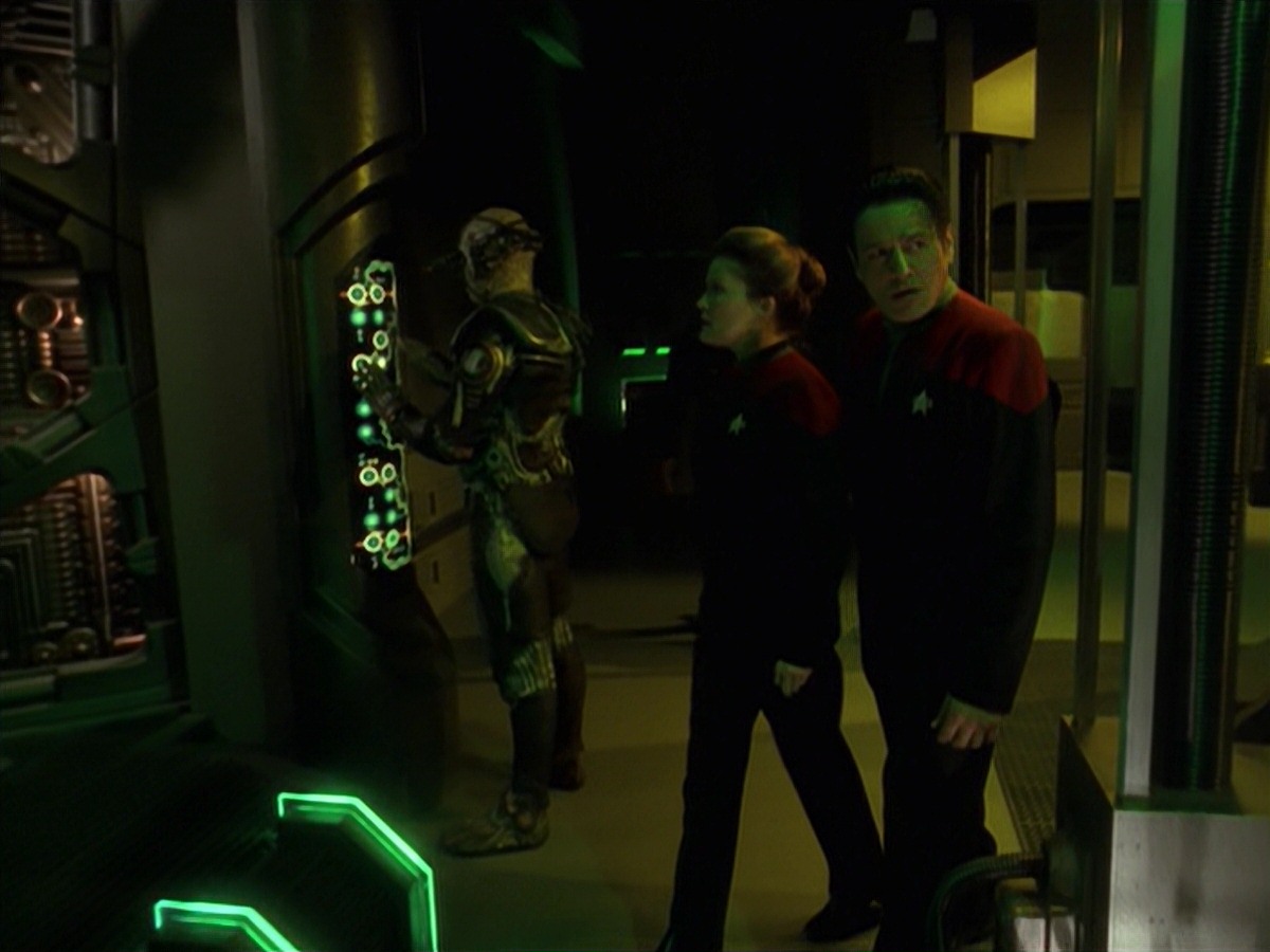 extant_StarTrek_VOY_7x11-Shattered_1552.jpg